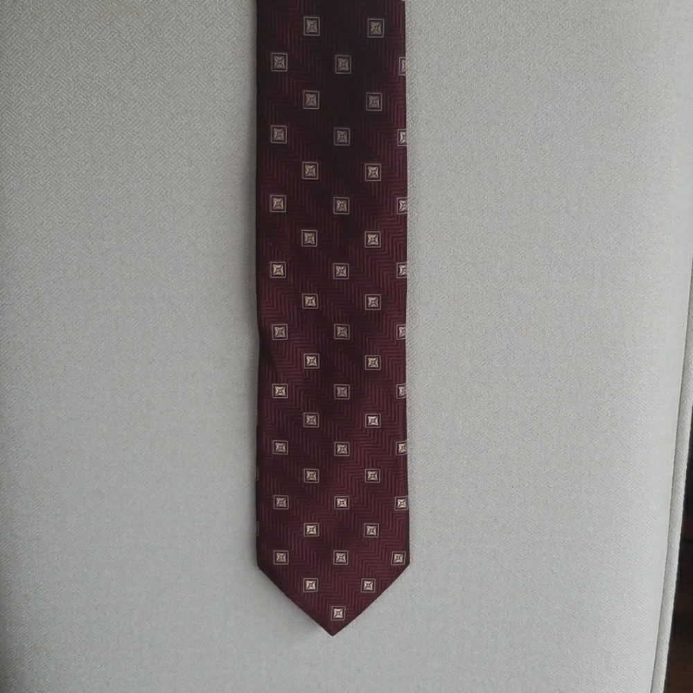 Ike Behar New York 100% Silk Necktie Made in USA